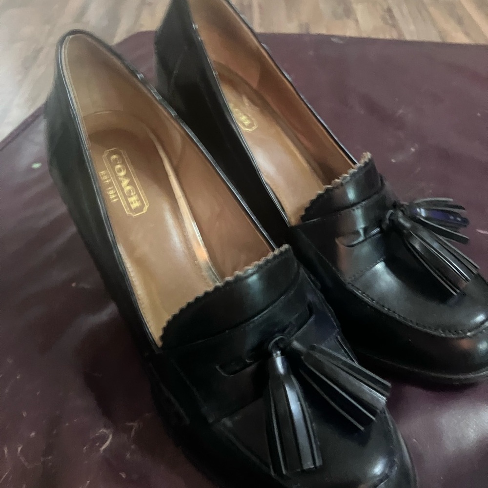 Coach Women's Black  leather Tassel Loafers size 9